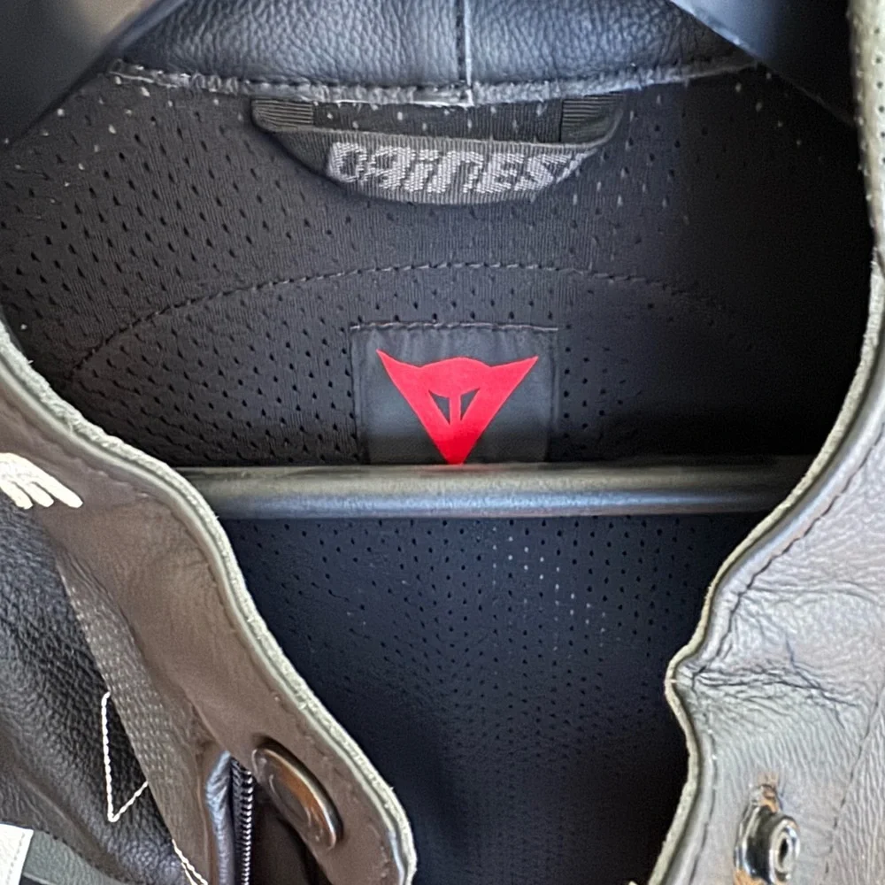 Dainese Black and White Leather Jacket G. Pelle Lady D1 jacket like new 42 Small - Picture 5 of 15